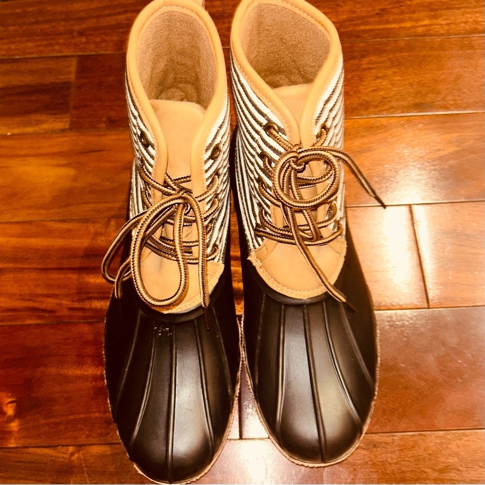 ❤️Women’s Striped Black and Tan Rain/Snow Duck Boots-size 9 - Picture 3 of 9